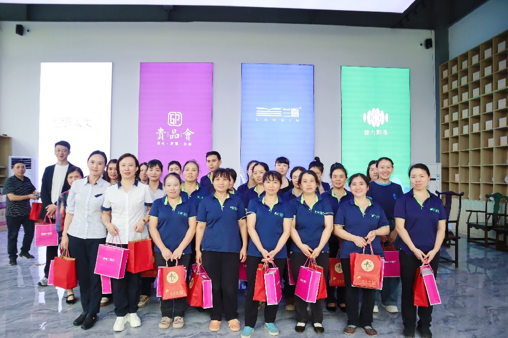 迎中秋，賀國慶丨蘭馨茶業為全體員工發放福利，共賀佳期！